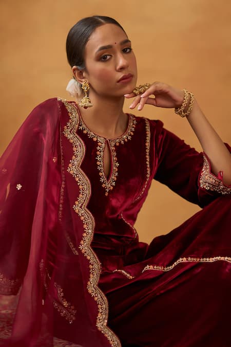 Buy_Bhawna Sethi_Maroon Silk, Velvet, Organza Nur Jahan Zardozi Kurta Pant Set With Potli 