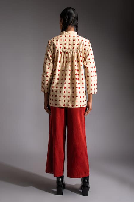 Shop JAYATI GOENKA Beige Cotton Embroidery Collared Dusk Seeker Handblock Print Shirt With Trouser at Aza Fashions Shop_JAYATI GOENKA_Beige Cotton Embroidery Collared Dusk Seeker Handblock Print Shirt With Trouser _at_Aza_Fashions