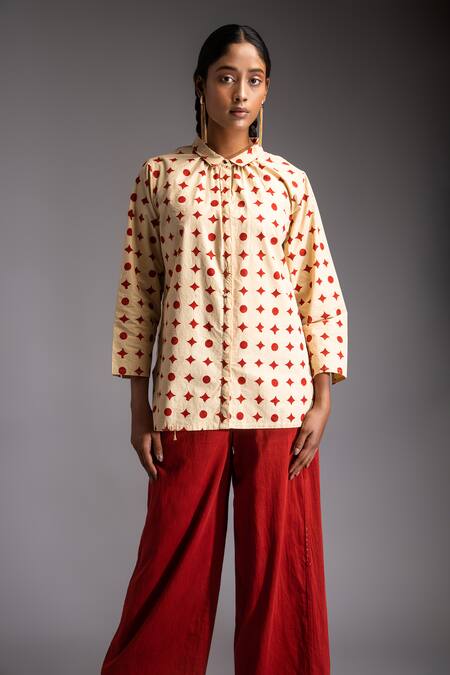 JAYATI GOENKA Beige Cotton Embroidery Collared Dusk Seeker Handblock Print Shirt With Trouser at Aza Fashions JAYATI GOENKA_Beige Cotton Embroidery Collared Dusk Seeker Handblock Print Shirt With Trouser _at_Aza_Fashions