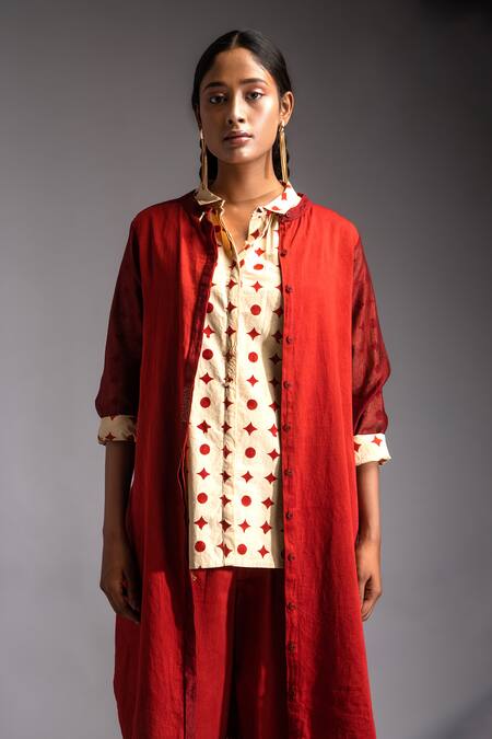 Buy_JAYATI GOENKA_Red Satin, Embroidery Mandarin Collar, Venus Jacket And Pant Set _Online_at_Aza_Fashions