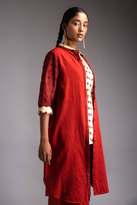 JAYATI GOENKA_Red Satin, Embroidery Mandarin Collar, Venus Jacket And Pant Set _at_Aza_Fashions