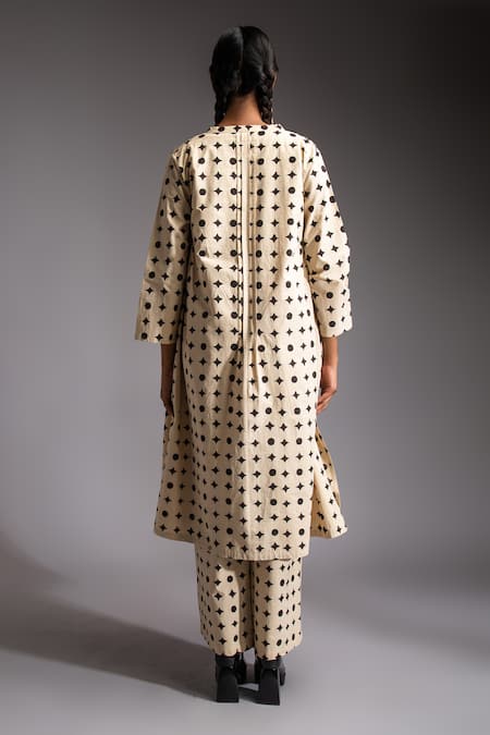 Shop JAYATI GOENKA Beige Cotton Embroidery Open Neck Venus Handblock Motif Print Jacket And Pant Set at Aza Fashions Shop_JAYATI GOENKA_Beige Cotton Embroidery Open Neck Venus Handblock Motif Print Jacket And Pant Set _at_Aza_Fashions