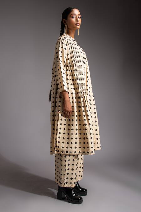 Shop JAYATI GOENKA Beige Cotton Embroidery Open Neck Venus Handblock Motif Print Jacket And Pant Set Online at Aza Fashions Shop_JAYATI GOENKA_Beige Cotton Embroidery Open Neck Venus Handblock Motif Print Jacket And Pant Set _Online_at_Aza_Fashions