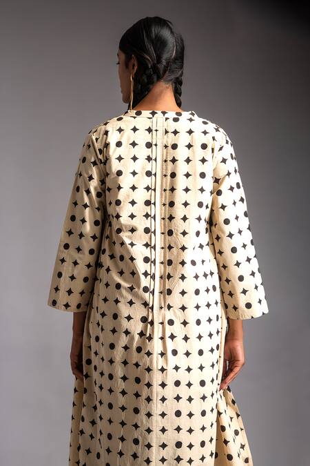 JAYATI GOENKA Beige Cotton Embroidery Open Neck Venus Handblock Motif Print Jacket And Pant Set at Aza Fashions JAYATI GOENKA_Beige Cotton Embroidery Open Neck Venus Handblock Motif Print Jacket And Pant Set _at_Aza_Fashions