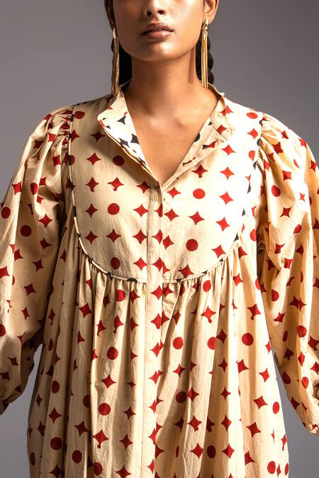 JAYATI GOENKA Red Cotton Embroidery Mandarin Collar Voyage Dusk Motif Print Kurta With Trouser Online at Aza Fashions JAYATI GOENKA_Red Cotton Embroidery Mandarin Collar Voyage Dusk Motif Print Kurta With Trouser _Online_at_Aza_Fashions