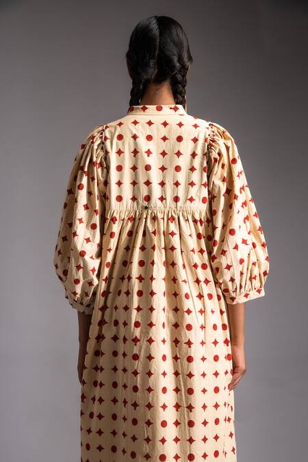 JAYATI GOENKA Red Cotton Embroidery Mandarin Collar Voyage Dusk Motif Print Kurta With Trouser at Aza Fashions JAYATI GOENKA_Red Cotton Embroidery Mandarin Collar Voyage Dusk Motif Print Kurta With Trouser _at_Aza_Fashions