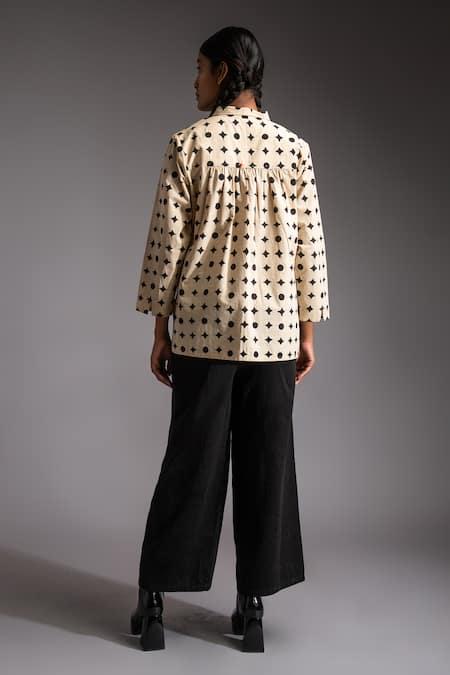 Shop JAYATI GOENKA Beige Cotton Collared Night Seeker Handblock Print Shirt With Trouser at Aza Fashions Shop_JAYATI GOENKA_Beige Cotton Collared Night Seeker Handblock Print Shirt With Trouser _at_Aza_Fashions