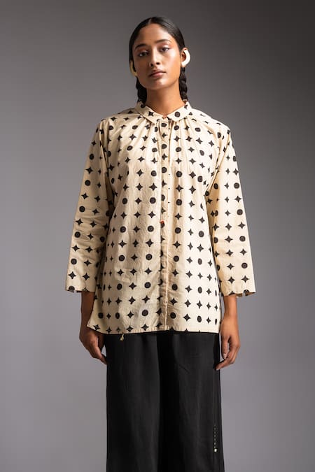 Buy JAYATI GOENKA Beige Cotton Collared Night Seeker Handblock Print Shirt With Trouser Online at Aza Fashions Buy_JAYATI GOENKA_Beige Cotton Collared Night Seeker Handblock Print Shirt With Trouser _Online_at_Aza_Fashions
