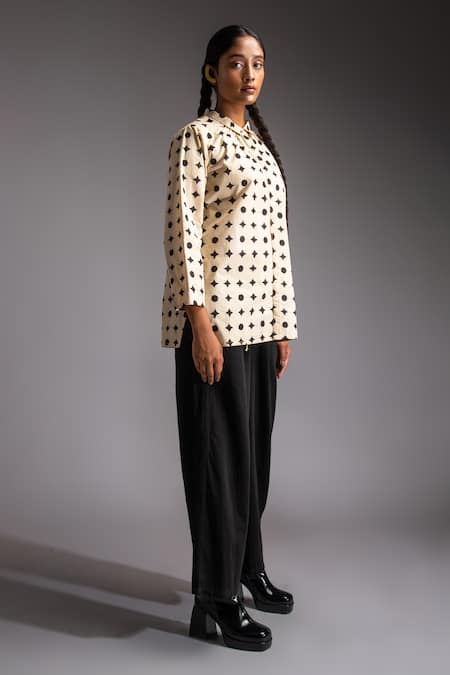 Shop JAYATI GOENKA Beige Cotton Collared Night Seeker Handblock Print Shirt With Trouser Online at Aza Fashions Shop_JAYATI GOENKA_Beige Cotton Collared Night Seeker Handblock Print Shirt With Trouser _Online_at_Aza_Fashions