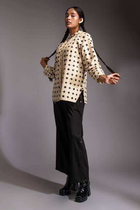 JAYATI GOENKA Beige Cotton Collared Night Seeker Handblock Print Shirt With Trouser at Aza Fashions JAYATI GOENKA_Beige Cotton Collared Night Seeker Handblock Print Shirt With Trouser _at_Aza_Fashions