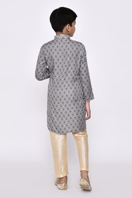 Shop_Petite Pomme_Grey Rayon, Silk Sequins, Embroidery Threadwork Kurta With Pyjama _at_Aza_Fashions