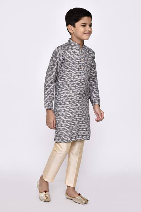 Petite Pomme_Grey Rayon, Silk Sequins, Embroidery Threadwork Kurta With Pyjama _at_Aza_Fashions