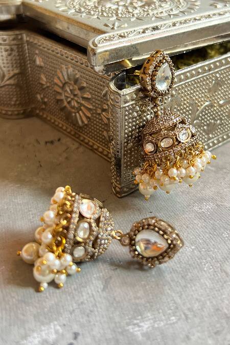 Prestones White Pearls, Zari Kundan Polki Embellished Pendant Choker Set Online at Aza Fashions Prestones_White Pearls, Zari Kundan Polki Embellished Pendant Choker Set _Online_at_Aza_Fashions