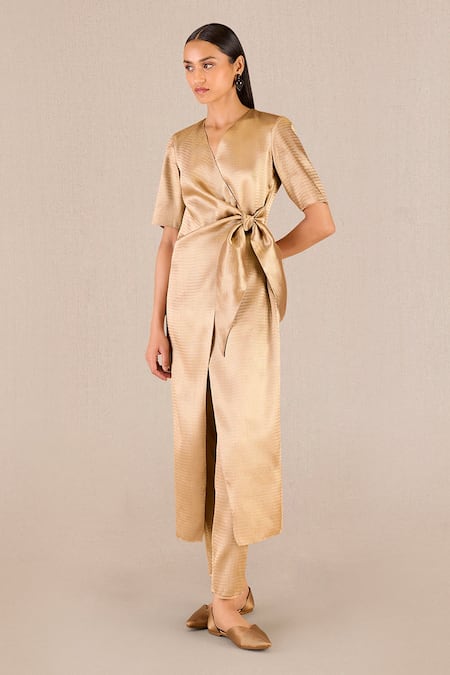 Buy_Ampm_Gold Twill V-neck Urvi Tie Up Tunic With Pant 