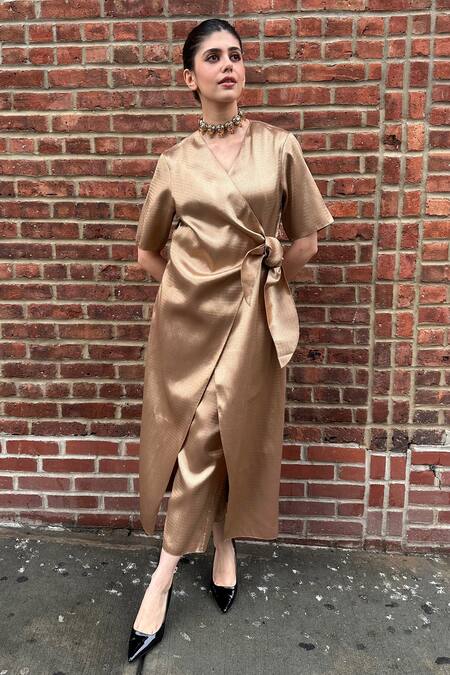 Shop_Ampm_Gold Twill V-neck Urvi Tie Up Tunic With Pant 