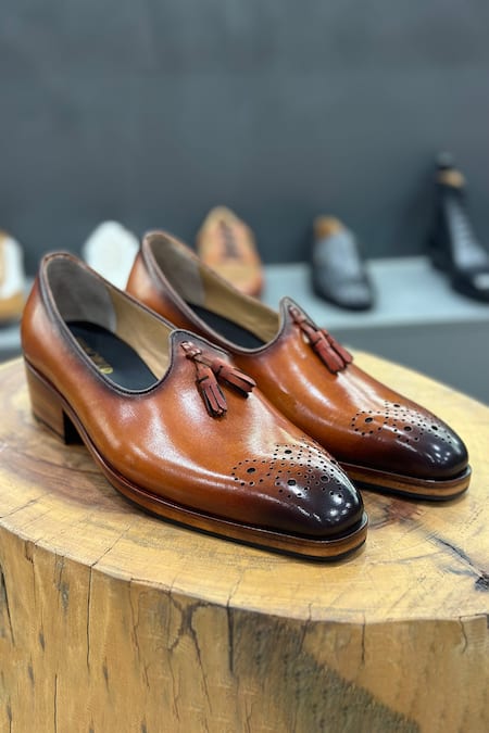 Fellmonger Mirror Glossed Patina Nagra Jalsa Medallion Jutti 