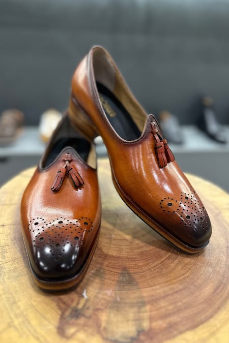 Fellmonger Brown Mirror Glossed Patina Nagra Jalsa Medallion Jutti Online at Aza Fashions Fellmonger_Brown Mirror Glossed Patina Nagra Jalsa Medallion Jutti _Online_at_Aza_Fashions