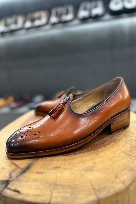 Shop Fellmonger Brown Mirror Glossed Patina Nagra Jalsa Medallion Jutti Online at Aza Fashions Shop_Fellmonger_Brown Mirror Glossed Patina Nagra Jalsa Medallion Jutti _Online_at_Aza_Fashions