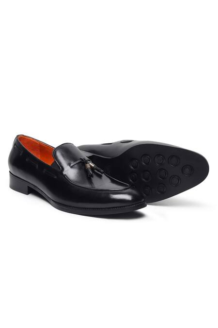 Buy_Fellmonger_Black Tassel Leather Loafers _Online_at_Aza_Fashions