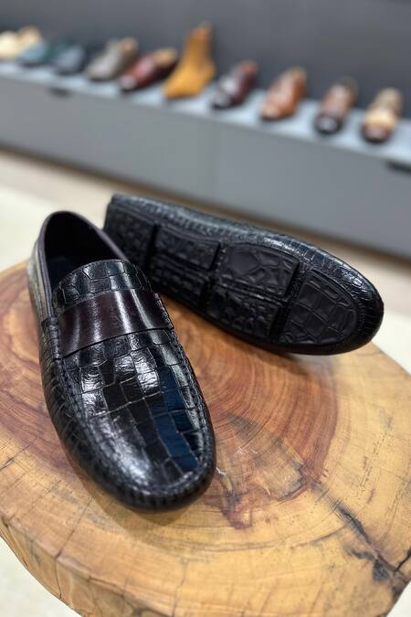 Shop_Fellmonger_Black Textured Leather Croco Loafers _Online_at_Aza_Fashions