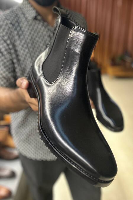 Buy_Fellmonger_Black Plain Leather Chelsea Boots _Online_at_Aza_Fashions
