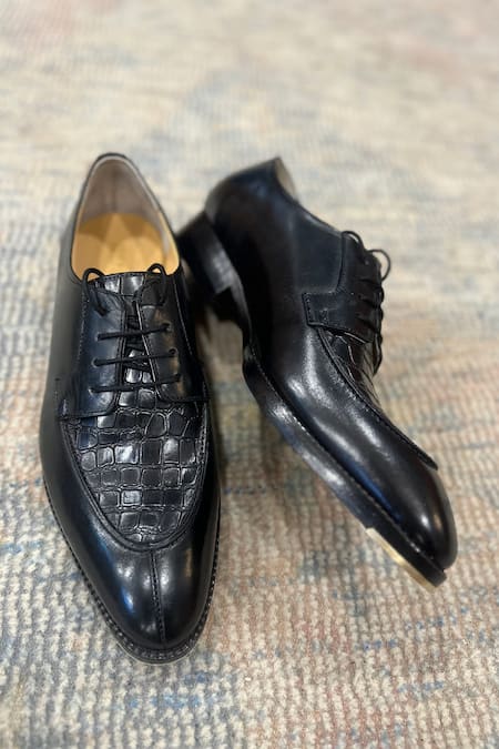 Fellmonger_Black Textured Croco Derby Shoes _Online_at_Aza_Fashions