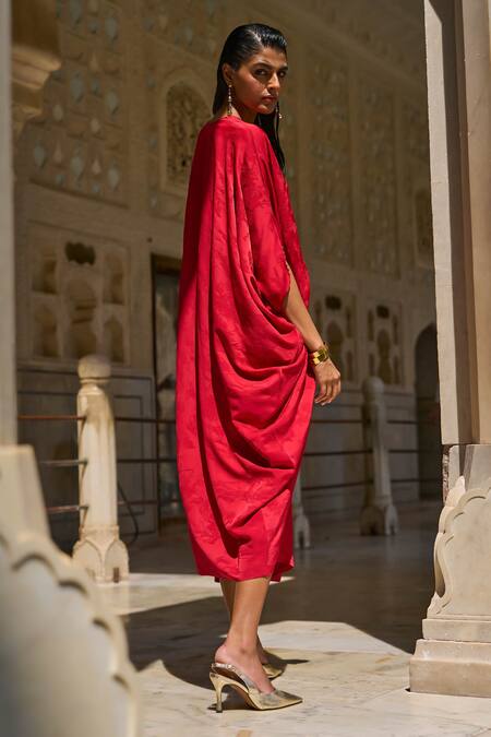 Buy_Dash And Dot_Red Polyester Embroidery V-neck Tonal Abstract Woven Kaftan 