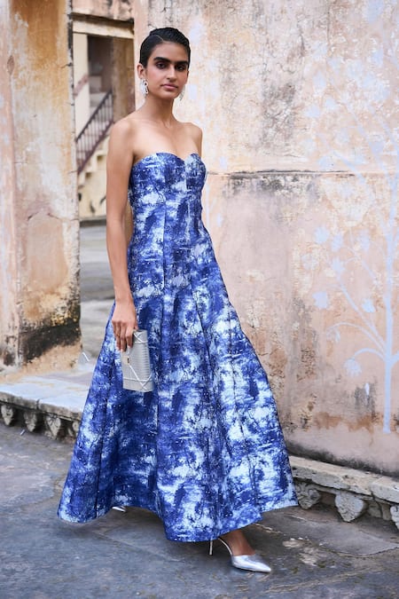 Shop Dash And Dot Blue Polyester Off-shoulder, Abstract Pattern Maxi Dress With Detachable Straps at Aza Fashions Shop_Dash And Dot_Blue Polyester Off-shoulder, Abstract Pattern Maxi Dress With Detachable Straps _at_Aza_Fashions