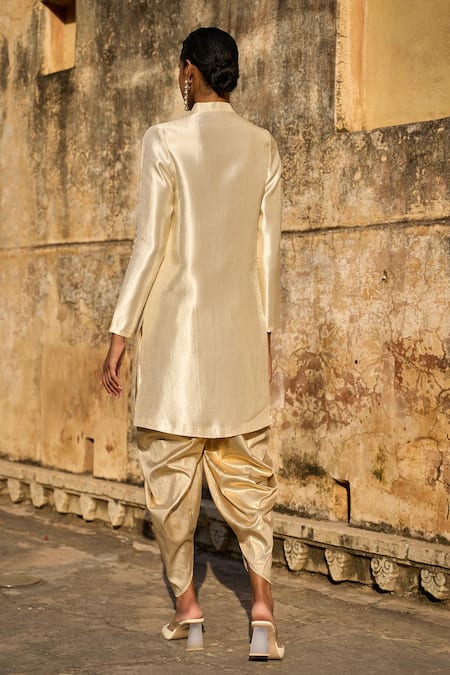 Dash And Dot Brocade Band Collar Neck Solid Kurta 