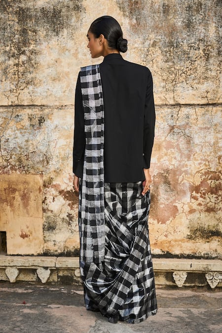 Dash And Dot Chequered Pattern Pre-Draped Saree With Shirt 