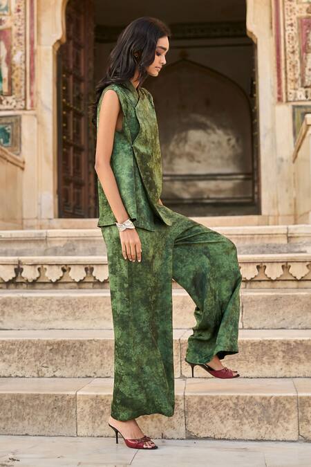 Dash And Dot_Green 80% Linen Print Watercolour Mandarin Sleeveless Jacquard Top _Online_at_Aza_Fashions