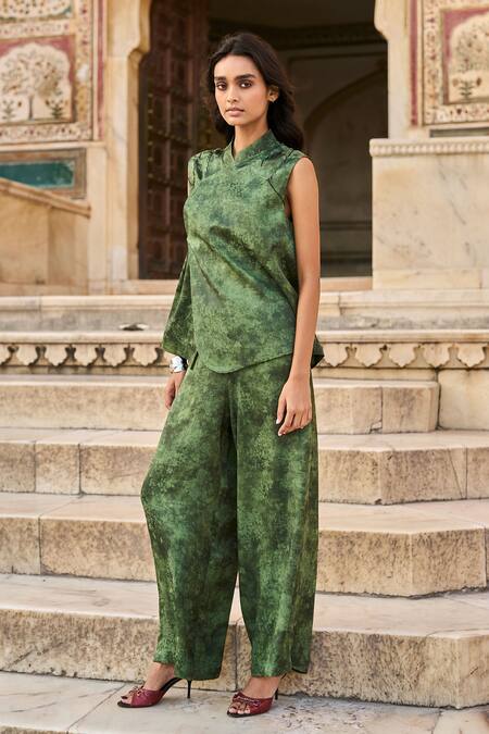 Dash And Dot Green Linen, Tencel Embroidery Collared Abstract Woven Waistcoat And Pant Set Online at Aza Fashions Dash And Dot_Green Linen, Tencel Embroidery Collared Abstract Woven Waistcoat And Pant Set _Online_at_Aza_Fashions