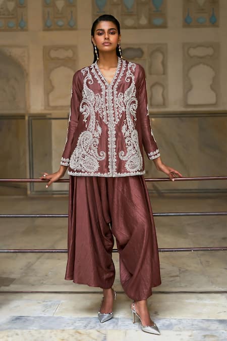 Dash and Dot Paisley Thread Embroidered Short Kurta 