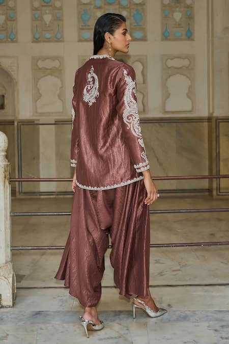 Dash And Dot Paisley Thread Embroidered Short Kurta 