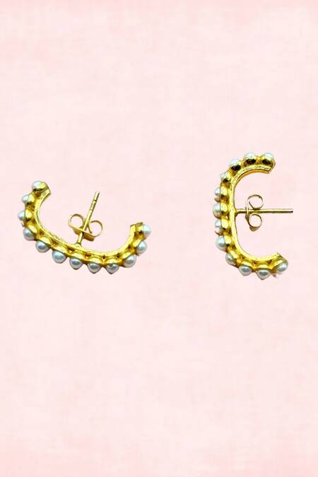 Shop MAALICIOUS JEWELRY White Pearls Grasshopper Embellished Ear Cuffs at Aza Fashions Shop_MAALICIOUS JEWELRY_White Pearls Grasshopper Embellished Ear Cuffs_at_Aza_Fashions