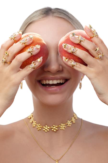 Buy_MAALICIOUS JEWELRY_Gold Plated Jasmine Cutwork Necklace _Online_at_Aza_Fashions