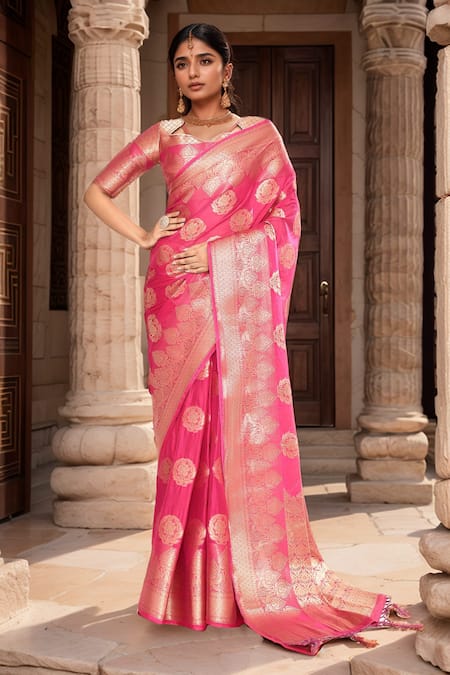 Samyukta Singhania Heart Pattern Woven Saree With Blouse 