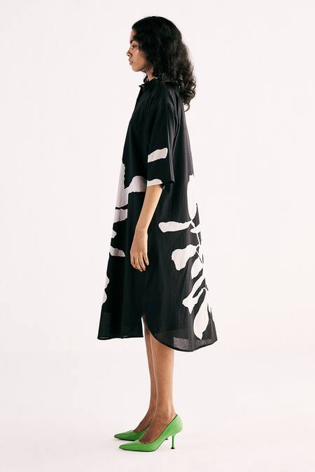 Buy Kharakapas Black Cotton Collared Cleo Flora Print Shirt Dress Online at Aza Fashions Buy_Kharakapas_Black Cotton Collared Cleo Flora Print Shirt Dress _Online_at_Aza_Fashions