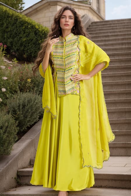 Samyukta Singhania Yellow Dola Embroidered Thread Solid Lehenga Set With Floral Zari Slit Kurta 