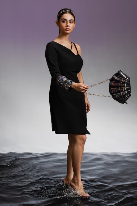 Buy Immri Black Hand Embroidery Oyster Shell Shaped Bag Online at Aza Fashions Buy_Immri_Black Hand Embroidery Oyster Shell Shaped Bag _Online_at_Aza_Fashions