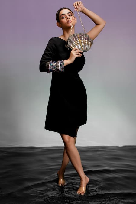 Immri Oyster Shell Shaped Embroidered Bag 