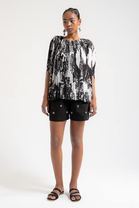 AMKA Jade Musk Bloom Print Top With Embroidered Shorts 