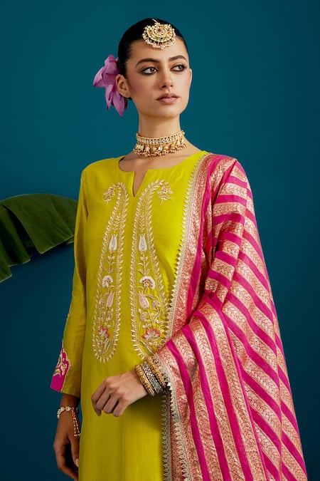 Shop Anantaa By Roohi Green Silk, Chanderi Sequins, Patchwork, Beads, Resham Paisley Kurta Pant Set Shop_Anantaa By Roohi_Green Silk, Chanderi Sequins, Patchwork, Beads, Resham Paisley Kurta Pant Set