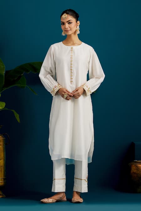 Buy Off White Silk Chanderi Embroidered Sequins Paisley Placement Kurta With Pant For Women By