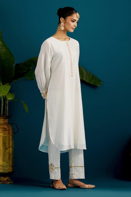 Anantaa by Roohi Off White Kurta And Pant Silk Chanderi Embroidered Paisley Placement Set 