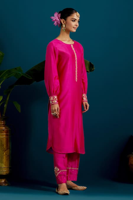 Buy Anantaa By Roohi Fuchsia Silk, Chanderi Beads, Sequins, Paisley Placement Resham Kurta With Pant Buy_Anantaa By Roohi_Fuchsia Silk, Chanderi Beads, Sequins, Paisley Placement Resham Kurta With Pant