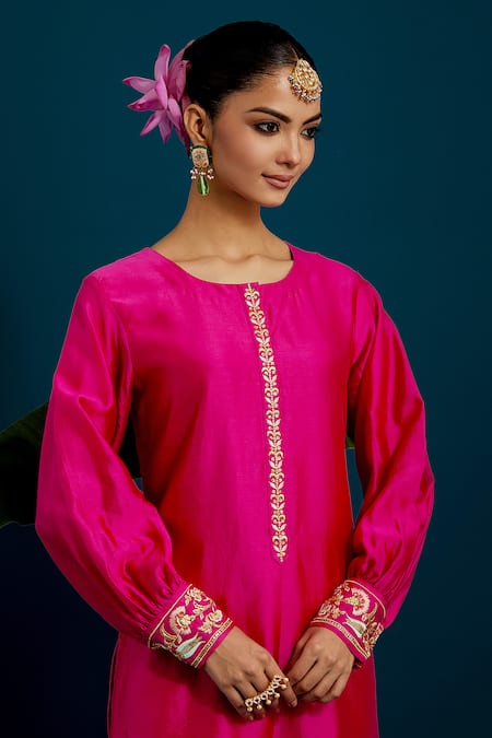 Shop Anantaa By Roohi Fuchsia Silk, Chanderi Beads, Sequins, Paisley Placement Resham Kurta With Pant Shop_Anantaa By Roohi_Fuchsia Silk, Chanderi Beads, Sequins, Paisley Placement Resham Kurta With Pant