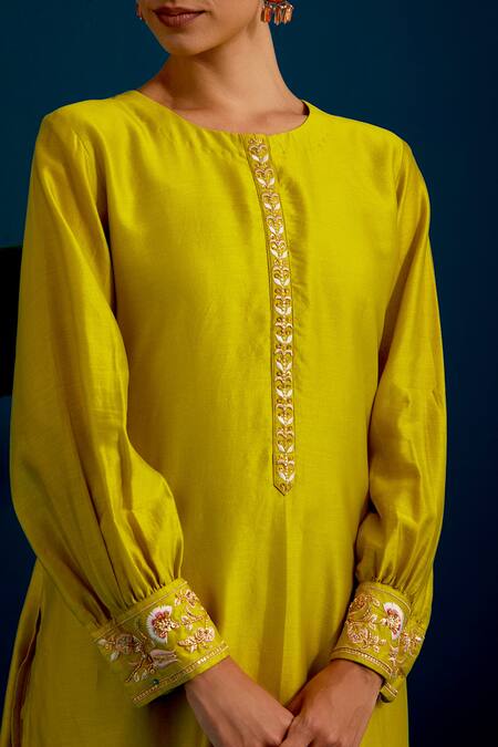 Shop Anantaa By Roohi Green Silk, Chanderi Gota Patti, Placed Paisley Resham Kurta With Pant Shop_Anantaa By Roohi_Green Silk, Chanderi Gota Patti, Placed Paisley Resham Kurta With Pant