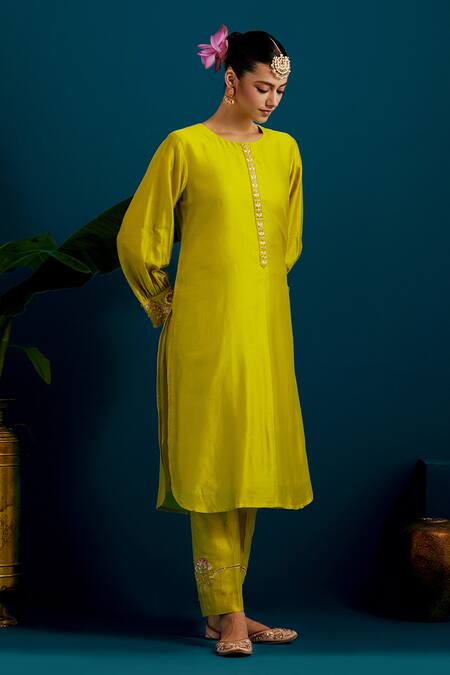 Buy Anantaa By Roohi Green Silk, Chanderi Sequins, Embroidery Placed Paisley Resham Kurta Pant Set Buy_Anantaa By Roohi_Green Silk, Chanderi Sequins, Embroidery Placed Paisley Resham Kurta Pant Set