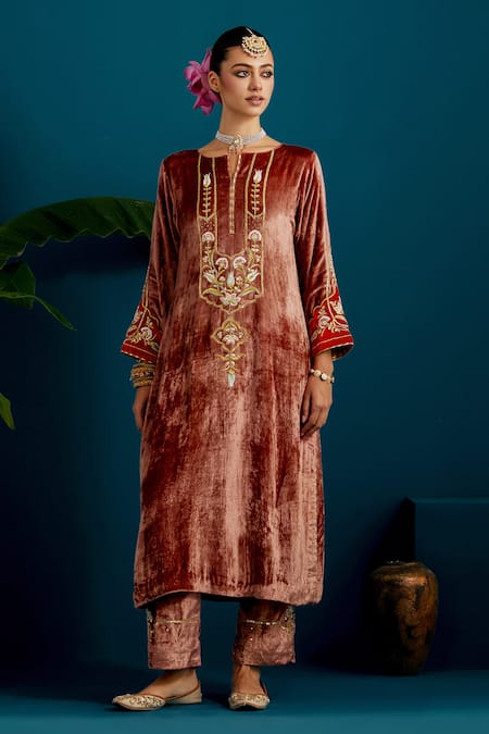 Anantaa By Roohi Brown Viscose, Chanderi Beads, Patchwork, Resham Floral Kurta Pant Set at Aza Fashions Anantaa By Roohi_Brown Viscose, Chanderi Beads, Patchwork, Resham Floral Kurta Pant Set _at_Aza_Fashions